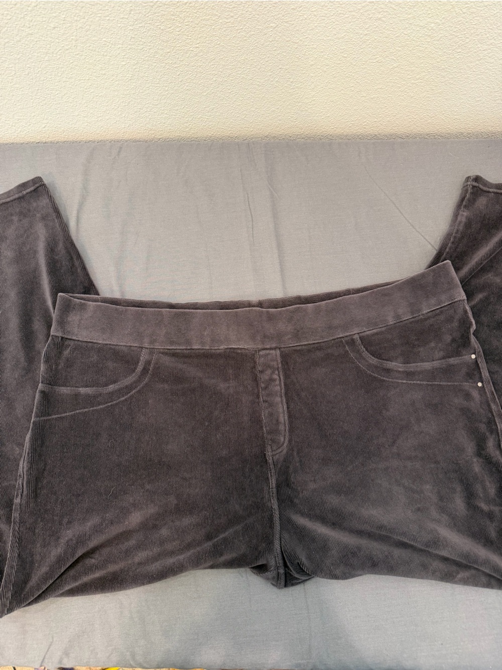 Avenue size 26/28 Dark Gray Ribbed Velour Pull On Pants